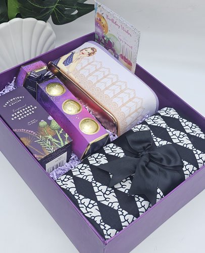 Ankara Chic Birthday Gift Box – Lagos Signature Edition