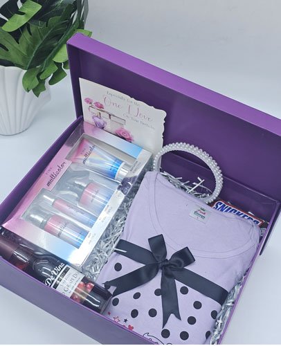 Queen Vibes Birthday Gift Box – Lagos Special